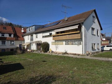 Ausbaupotential vorhanden: Einfamilienhaus in Grenzbauweise, 3 Garagen und Garten, 72654 Neckartenzlingen, Haus