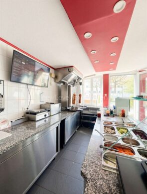 Attraktive Kapitalanlage mit Wohn- und Gewerbeeinheit in Toplage – VB, 89264 Weißenhorn, Einfamilienhaus