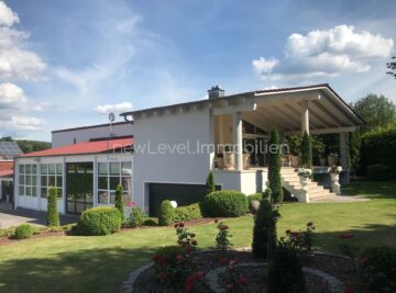 Unternehmervilla mit 2 weiteren Wohnungen, Büro, Laden, Lager, Garagen, Terrasse auf ges. ca. 420 m², 93142 Maxhütte-Haidhof, Haus