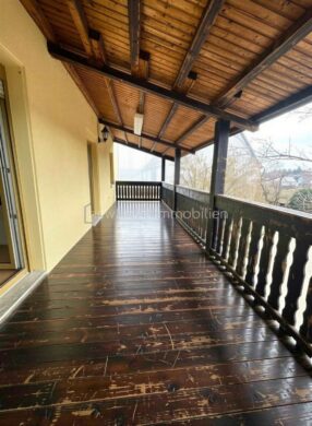 Haus mit Potenzial – Investieren in Charakter und Entwicklung, 89150 Laichingen, Mehrfamilienhaus