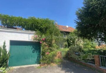 Grundstück mit großem EFH und Nebengebäude zur Kernsanierung oder Abriss für Neubau z. B. für EFH, 93087 Alteglofsheim, Haus