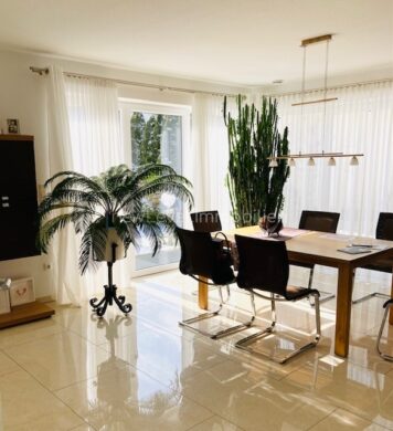 Schmuckstück nahe Regensburg: sehr gepflegtes EFH mit Keller, Garten, Doppelgarage und viele Extras!, 93092 Barbing, Einfamilienhaus